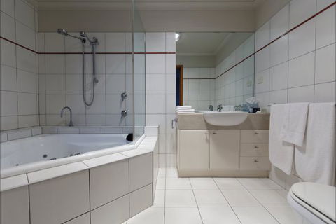 Eugenie's Luxury Accommodation - Accommodation Fremantle 4