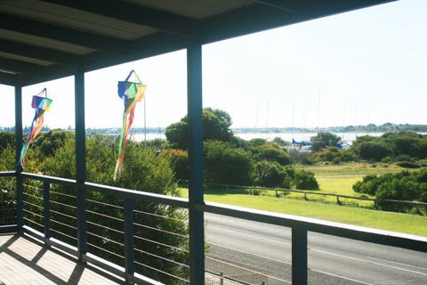 LJ Hooker Goolwa Holiday Rentals - 25 Barrage Road, Goolwa South - Accommodation Fremantle 2