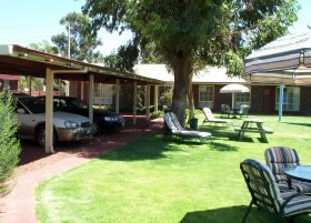 Carn Court Holiday Apartments - Accommodation Fremantle 4