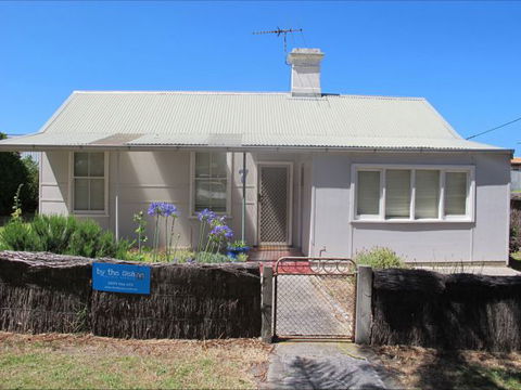 Holly's Holiday Home - Accommodation Fremantle 0