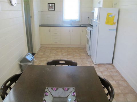 Holly's Holiday Home - Accommodation Fremantle 1