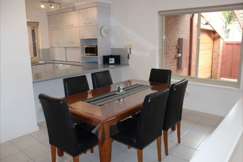 Adelaide Serviced Accommodation - Childers House - Accommodation Fremantle 2