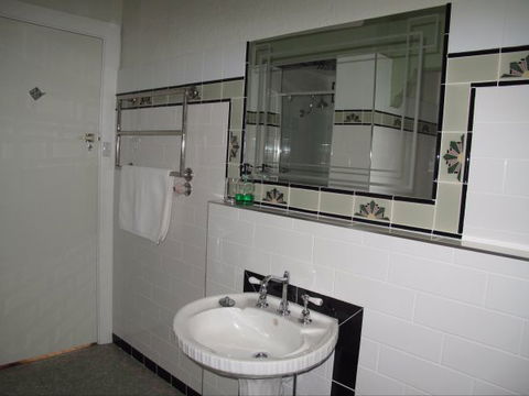 B&B Wodonga - Art Deco Accommodation - Accommodation Fremantle 9