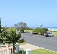 Breakers 1 / 5 at Yamba - Accommodation Fremantle