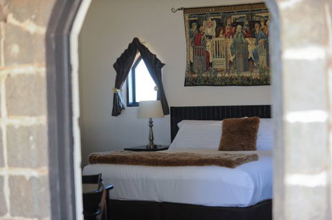 Castle Suites - Kryal Castle - Accommodation Fremantle 2