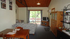 The Old Oak Bed And Breakfast - The Shearing Shed - Accommodation Fremantle 0