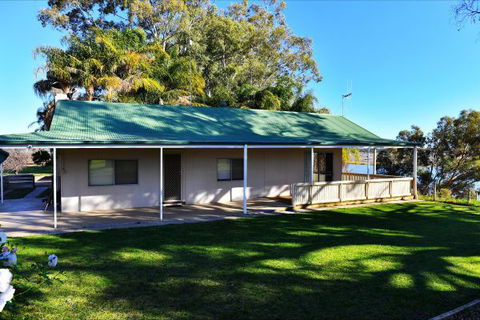 Mundic Waterfront Cottages - Accommodation Fremantle 1