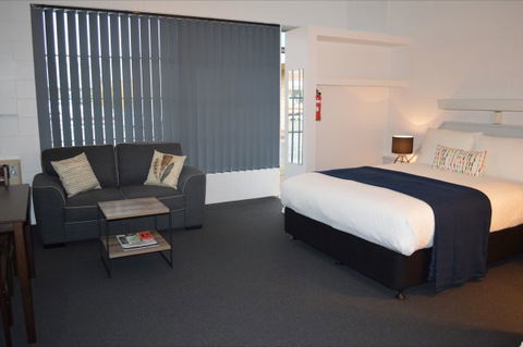 Penguin Seaside Motel - Accommodation Fremantle 0