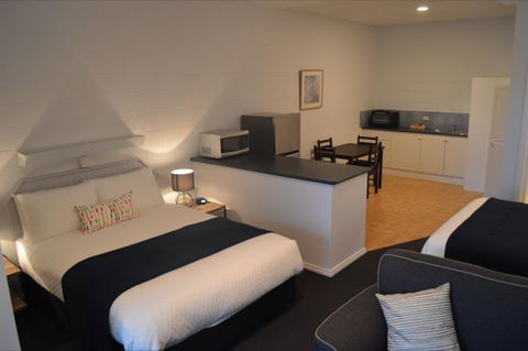 Penguin Seaside Motel - Accommodation Fremantle 1