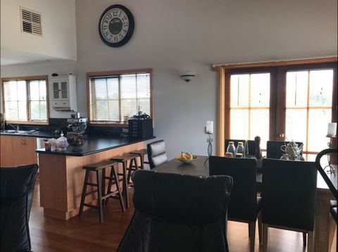 Rutherglen Christmas Trees Farm Stay - Accommodation Fremantle 2