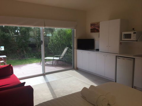 Springtide Studio Apartments - Accommodation Fremantle 7