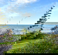 Ariadne - A Hop Skip and a Jump to the Beach with Sea Views - Accommodation Fremantle