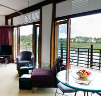Bettenay's Lakeside Chalets and Luxury Spa Apartment - Accommodation Fremantle