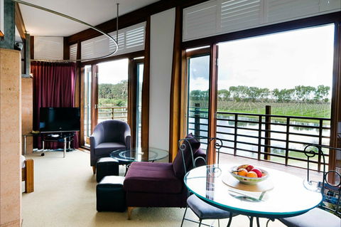 Bettenay's Lakeside Chalets And Luxury Spa Apartment - Accommodation Fremantle 0