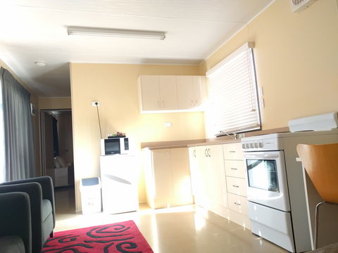Glenwood Tourist Park And Motel - Accommodation Fremantle 2