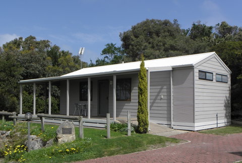 Lakeside Tourist Park - Accommodation Fremantle 2
