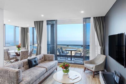 Meriton Suites Southport - Accommodation Fremantle 1