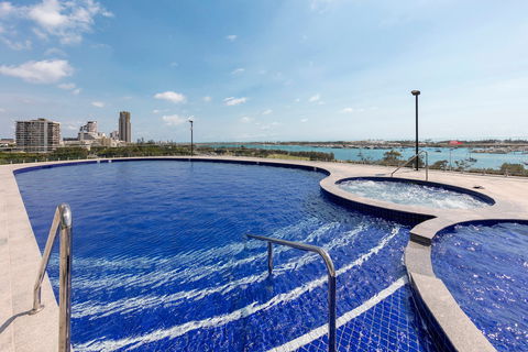 Meriton Suites Southport - Accommodation Fremantle 2