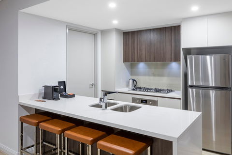 Meriton Suites Southport - Accommodation Fremantle 3