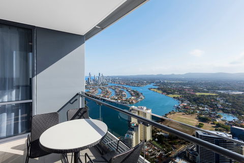 Meriton Suites Southport - Accommodation Fremantle 5