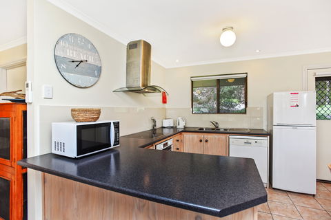 Unit 3, 5-/ Surf Avenue, Carrickalinga - Accommodation Fremantle 1