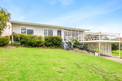19 Investigator Crescent, Encounter Bay - Accommodation Fremantle 0