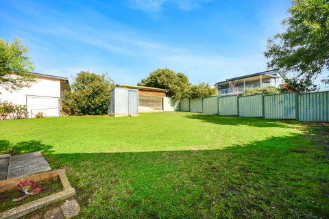 19 Investigator Crescent, Encounter Bay - Accommodation Fremantle 6