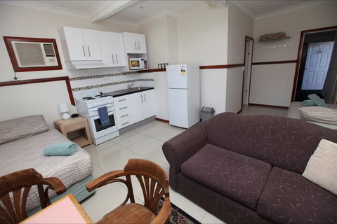 Across Country Motor Inn And Serviced Apartments - Accommodation Fremantle 1