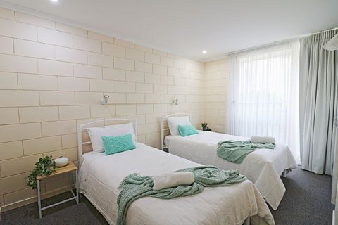 All Decked Out At Penguin Mews - Accommodation Fremantle 5
