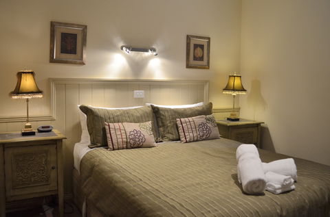 Autumn Affair Cottage 7 - Accommodation Fremantle 2