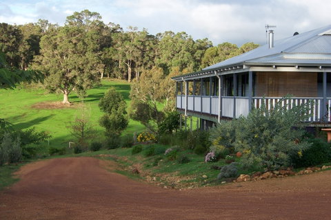 Blue House Bed And Breakfast - Accommodation Fremantle 0
