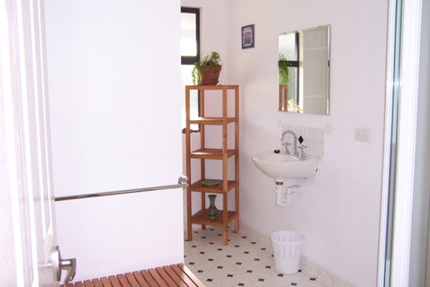 Blue House Bed And Breakfast - Accommodation Fremantle 7