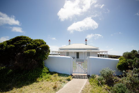 Cape Nelson Lighthouse - Accommodation Fremantle 2