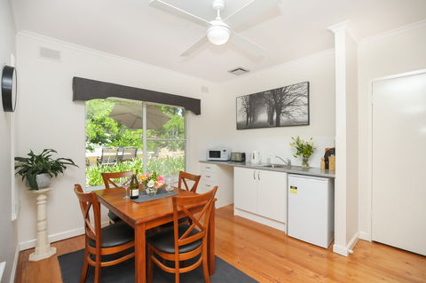 HAHNDORF LODGE - Accommodation Fremantle 5