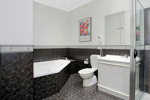 Merton Manor Exclusive Bed & Breakfast - Accommodation Fremantle 2