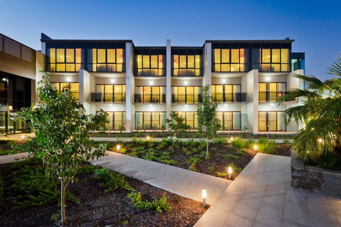 Quality Hotel Taylors Lakes - Accommodation Fremantle 0