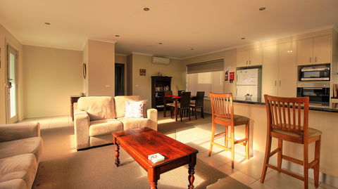 Hobart Villa On Moir - Accommodation Fremantle 0