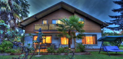 Lakeside Chalet - Accommodation Fremantle 0