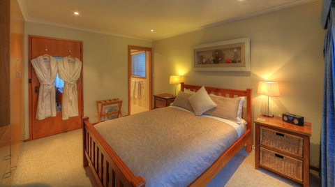 Lakeside Chalet - Accommodation Fremantle 1