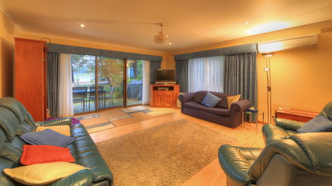 Lakeside Chalet - Accommodation Fremantle 2