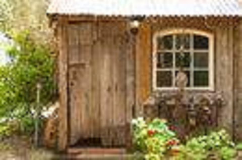 Red Tractor Retreat - Accommodation Fremantle 0