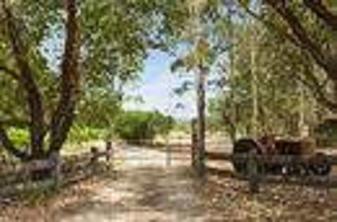 Red Tractor Retreat - Accommodation Fremantle 2