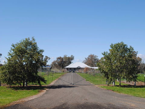 Riverside Farm Retreat B And B - Accommodation Fremantle 2
