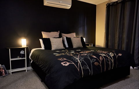 Under The Vines - Accommodation Fremantle 1