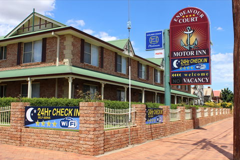 Endeavour Court Motor Inn - Accommodation Fremantle 0