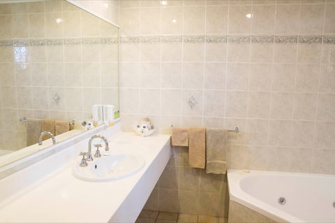 Endeavour Court Motor Inn - Accommodation Fremantle 2