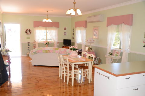 Milford Country Cottages - Accommodation Fremantle 1