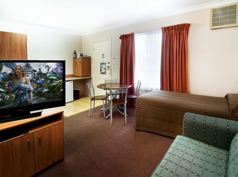 Riviera On Ruthven Motel - Accommodation Fremantle 2