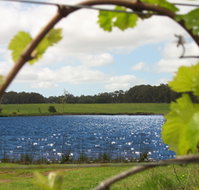 Bettenays Lakeside Loft Apartment and Vineyard Chalets - Accommodation Fremantle