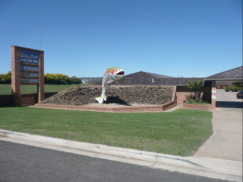 Big Trout Motor Inn - Accommodation Fremantle 0